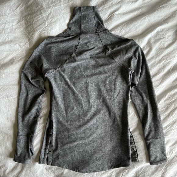 Lululemon Rulu turtleneck top, Size 2 - Picture 2 of 7
